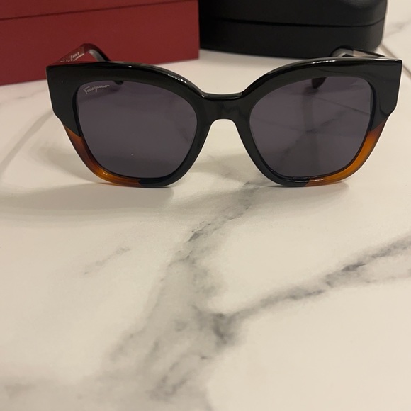 Salvatore Ferragamo Sunglasses - Picture 5 of 5